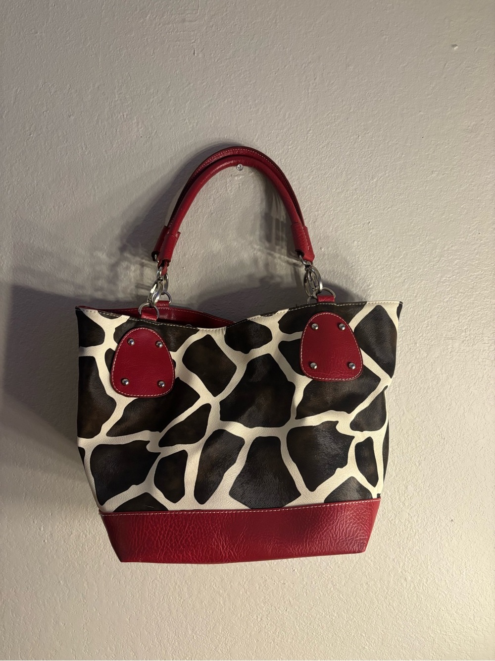 Red Accent Giraffe-Print Shoulder Bag